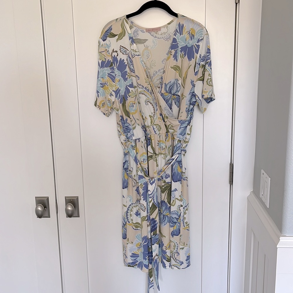 ABSTRACT IRIS PRINT WRAP DRESS - Picture 6 of 7